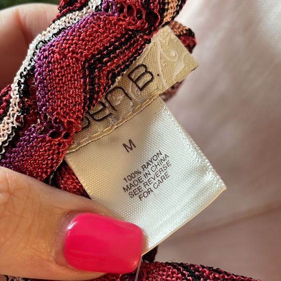 ARDEN B. NEW ROUCHED FRONT Crochet top ZIG zag rayon deep V drape back Med - Picture 8 of 11